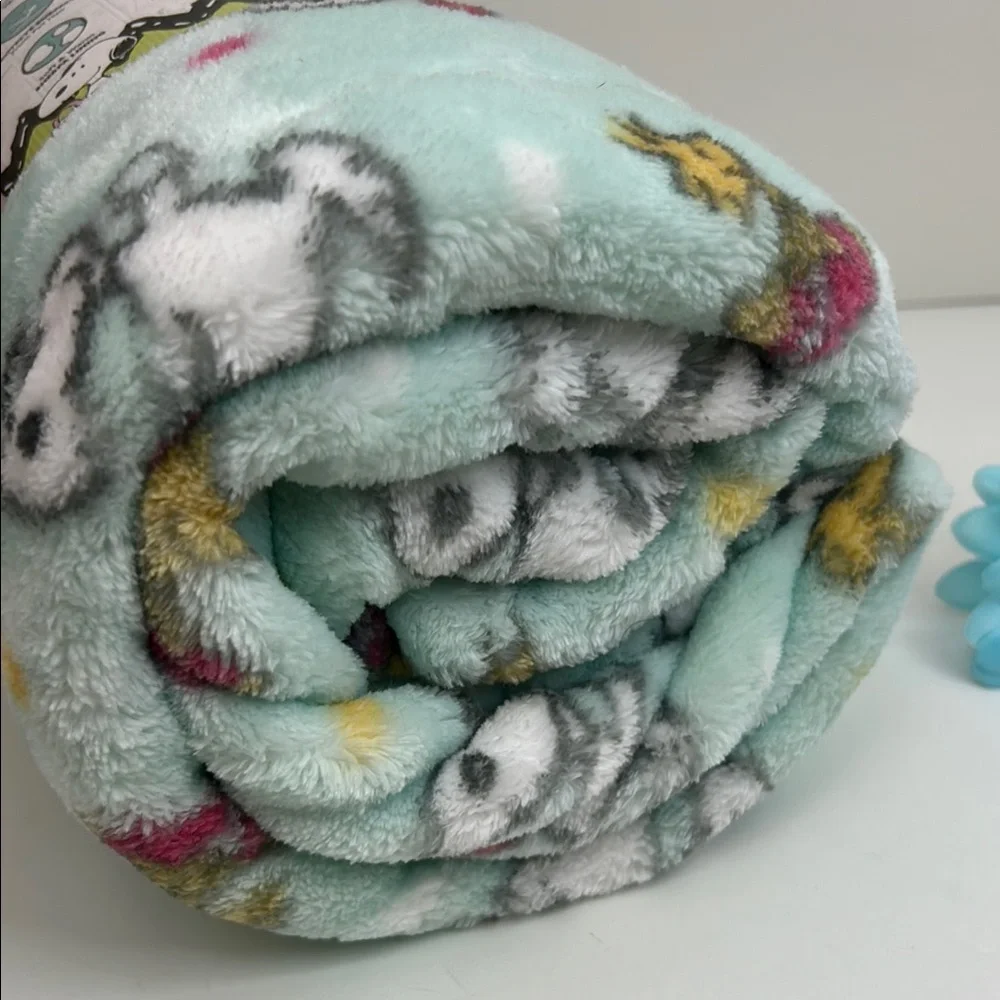 Peanuts Snoopy Pet Blanket 40”x50” soft and cozy cute Easter design NWT!